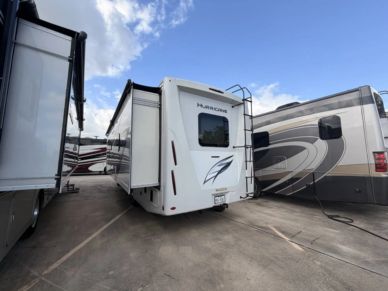 2024 Thor Motor Coach Hurricane 29M - Photo 4