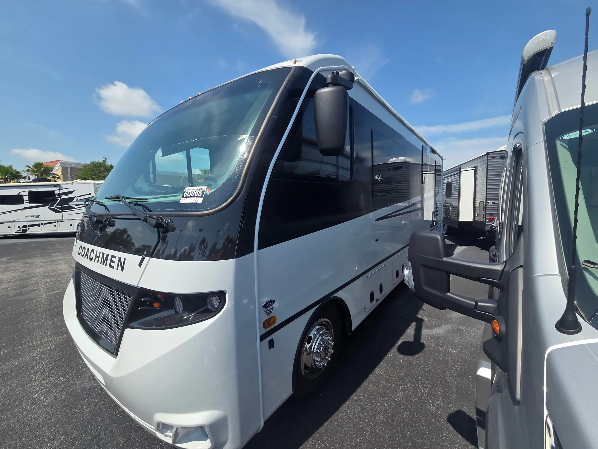 2026 Coachmen Euro 25LE - Photo 3