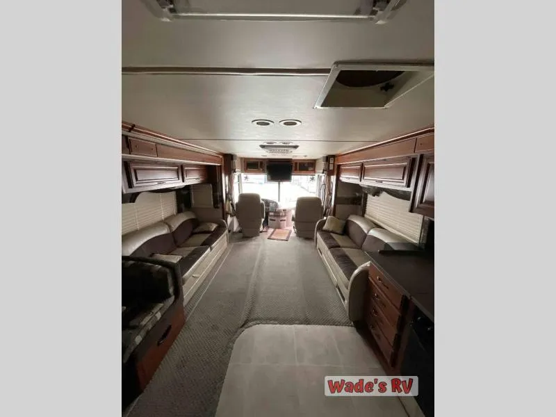 2004 Fleetwood RV Discovery 39J - Photo 4