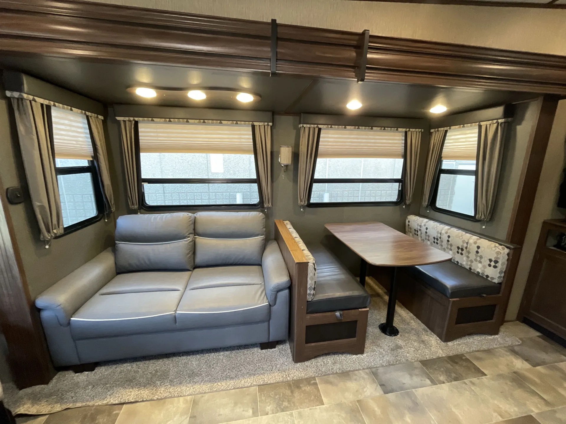2017 Keystone Sprinter 252FWRLS — living area main