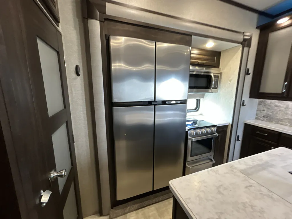2019 Grand Design Momentum 381M, Photos photo 8