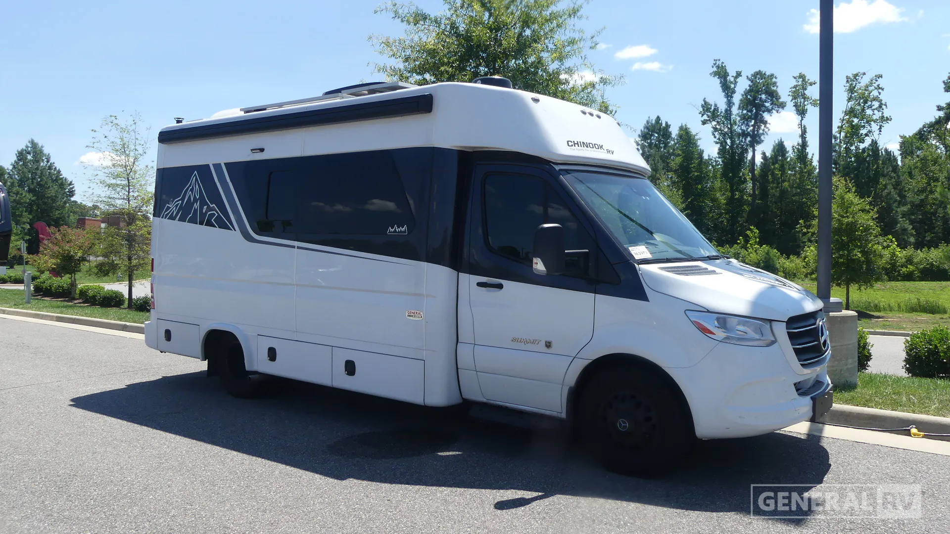 2025 Chinook RV Summit SS - Photo 2