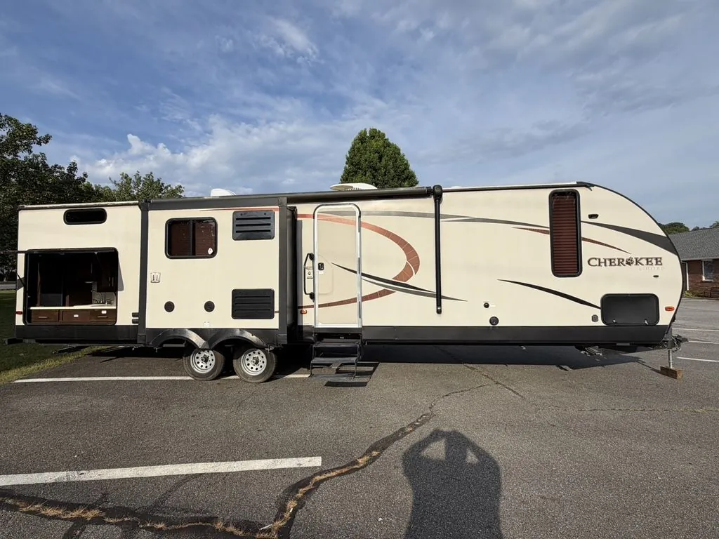 2016 Forest River Cherokee 304BH, Photos photo 9