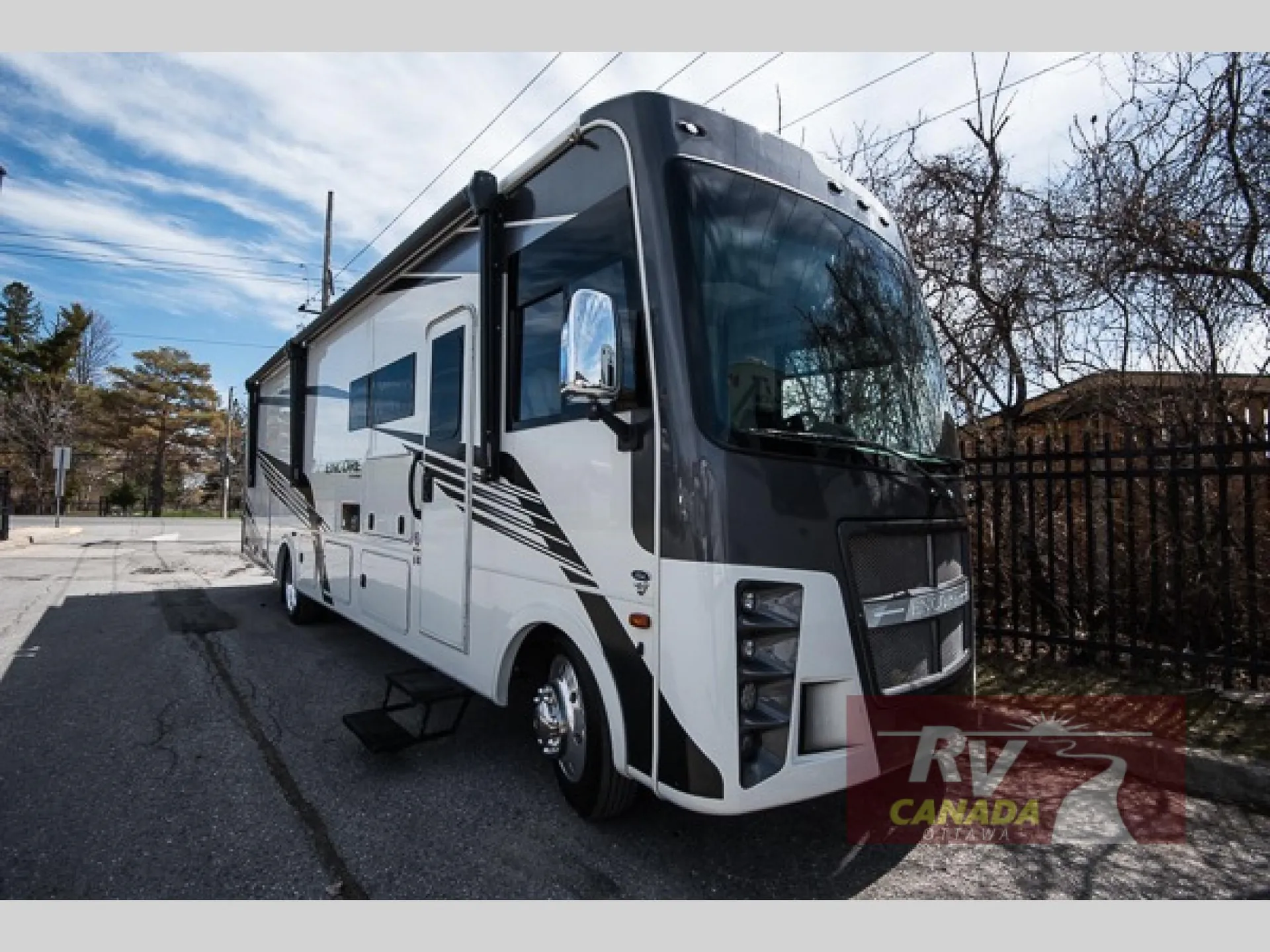 2024 Coachmen Encore 325SS dealer photo 1 from RV Canada Ottawa