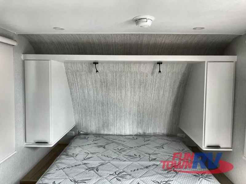 2026 Winnebago Micro Minnie 2200FBH - Photo 3