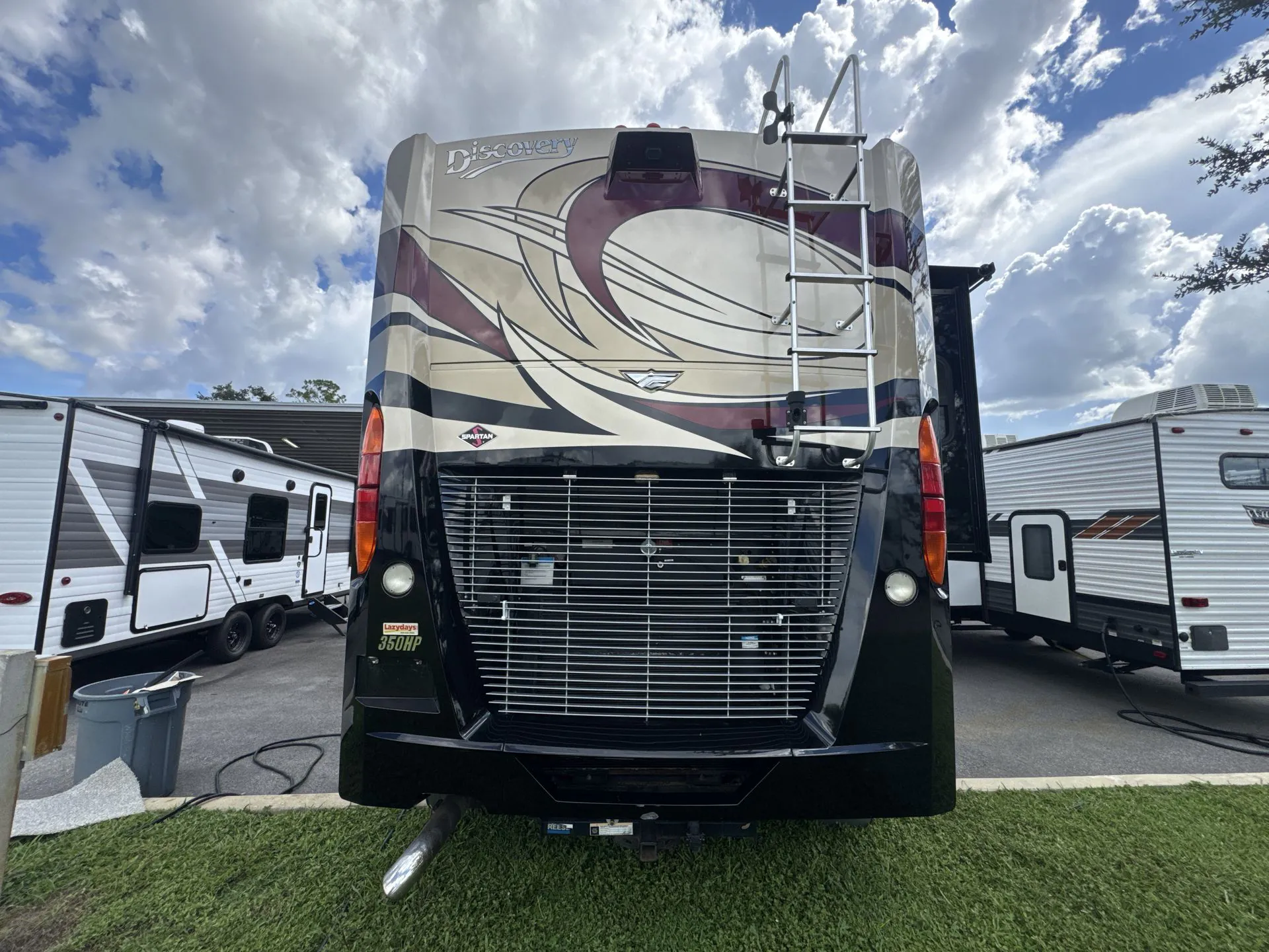 2010 Fleetwood Discovery 40X - Photo 4