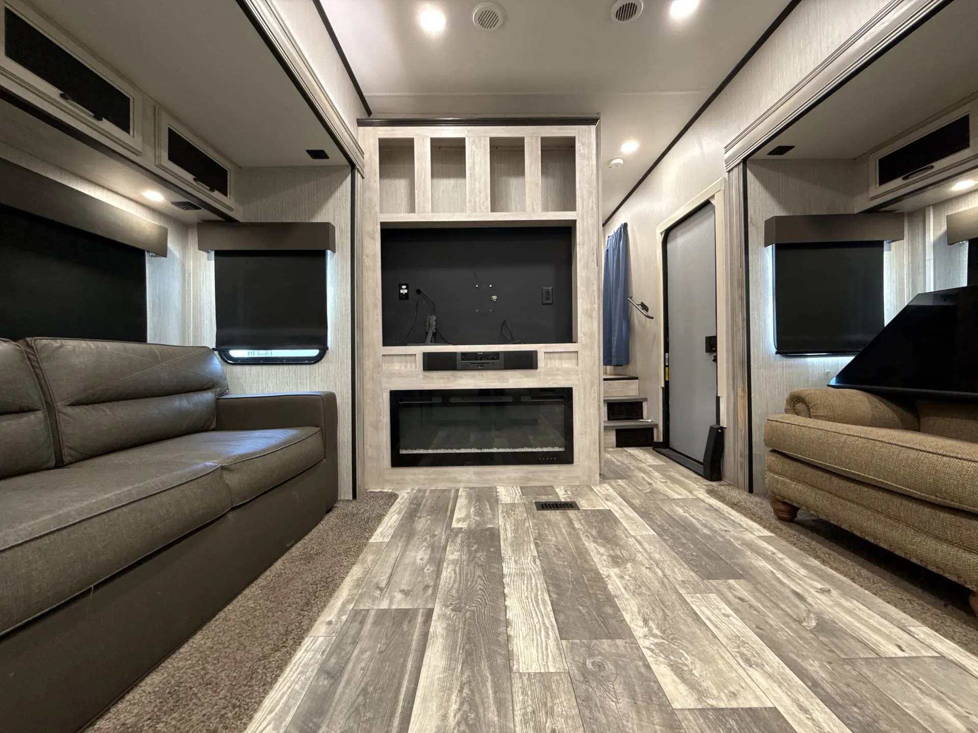 2022 Forest River Sierra Luxury 39BARK - Photo 4