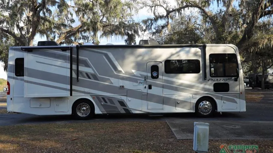 2026 Thor Motor Coach Palazzo 33.6 - Photo 3
