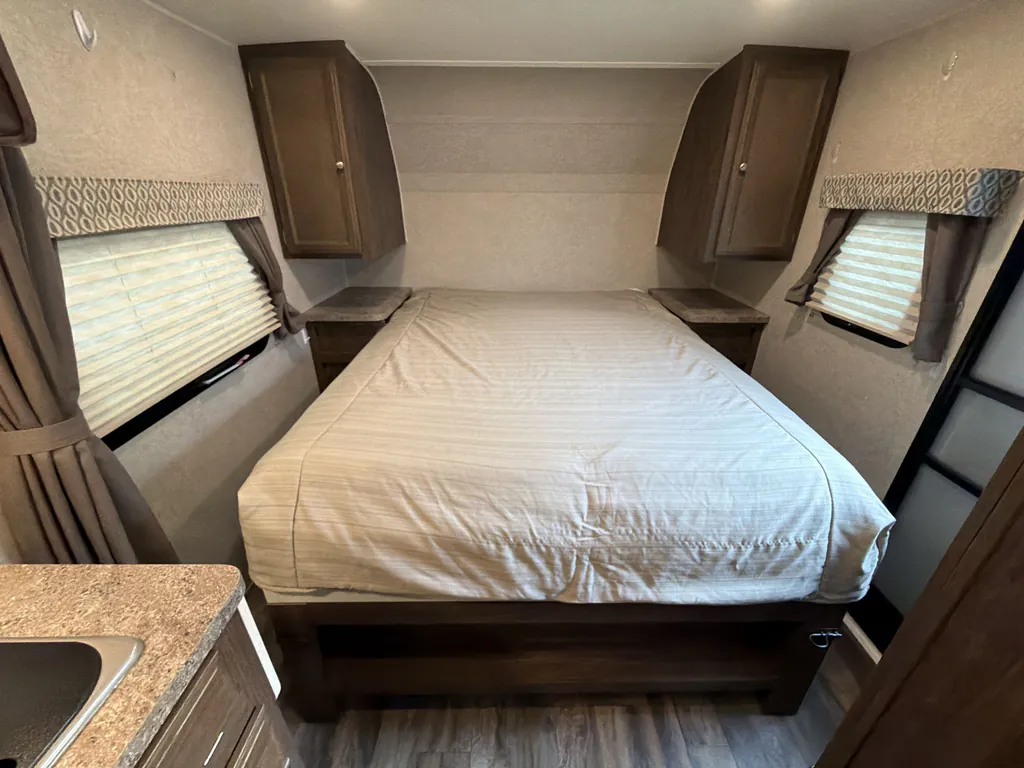 2018 Forest River Flagstaff Micro Lite 19KD, Photos photo 14