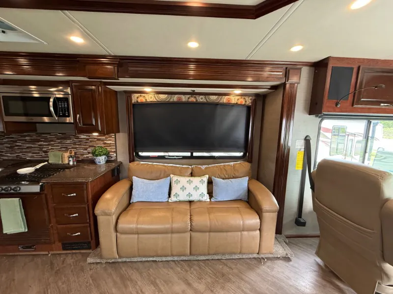 2018 Fleetwood Pace Arrow LXE 37R, Photos photo 8
