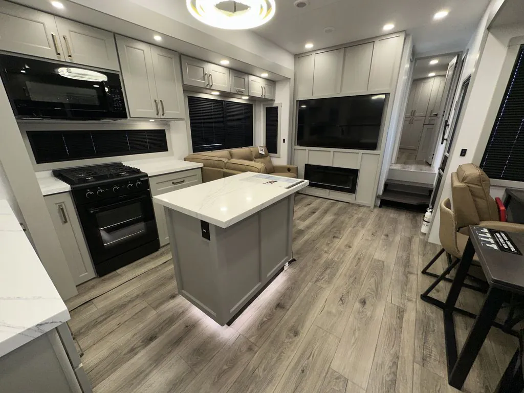 2026 Brinkley Model G 3970, Photos photo 8