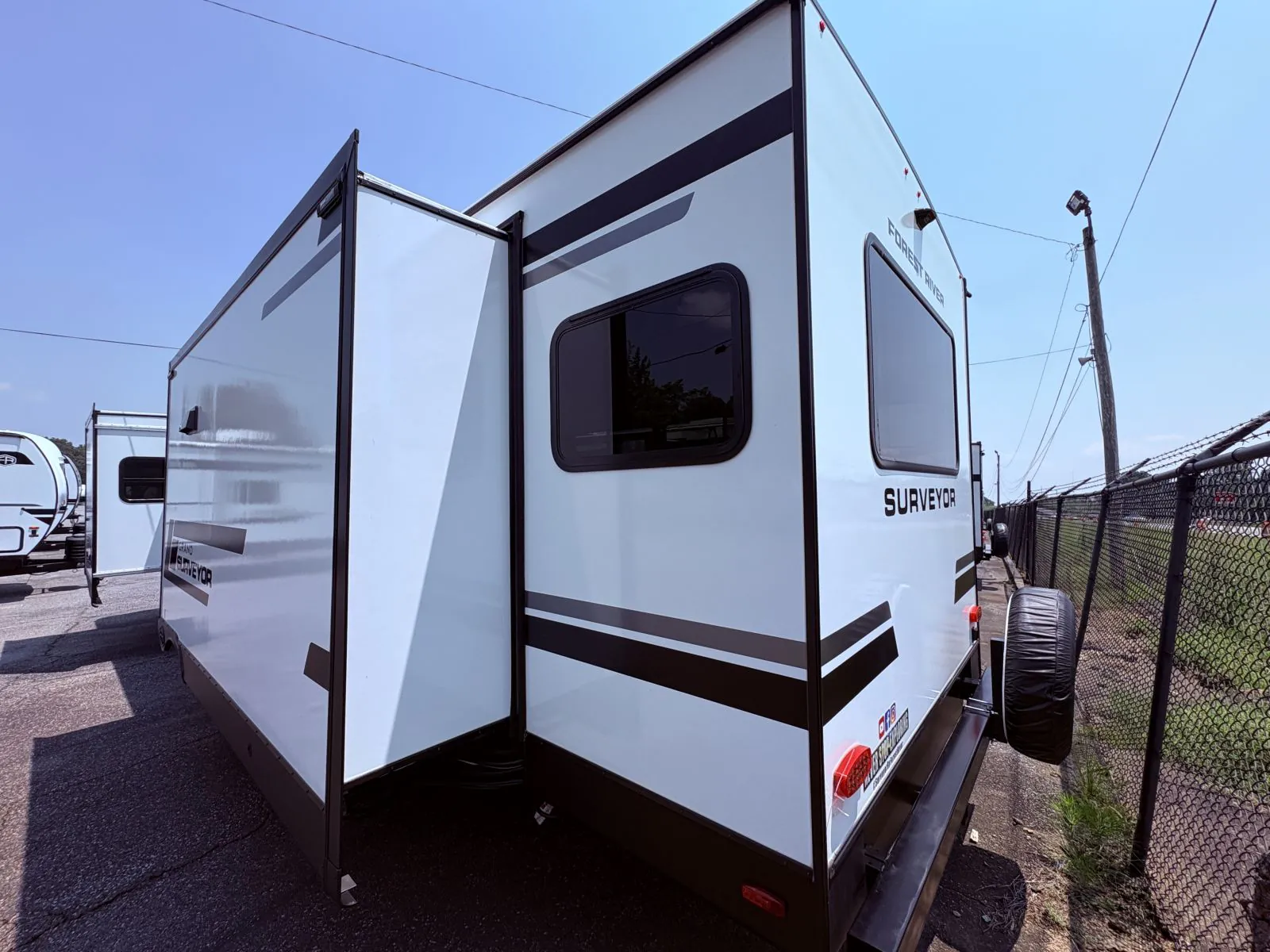 2027 Forest River Grand Surveyor 305RLBS — Photo 7