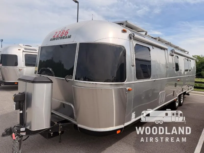 2020 Airstream Classic 33FB - Photo 3
