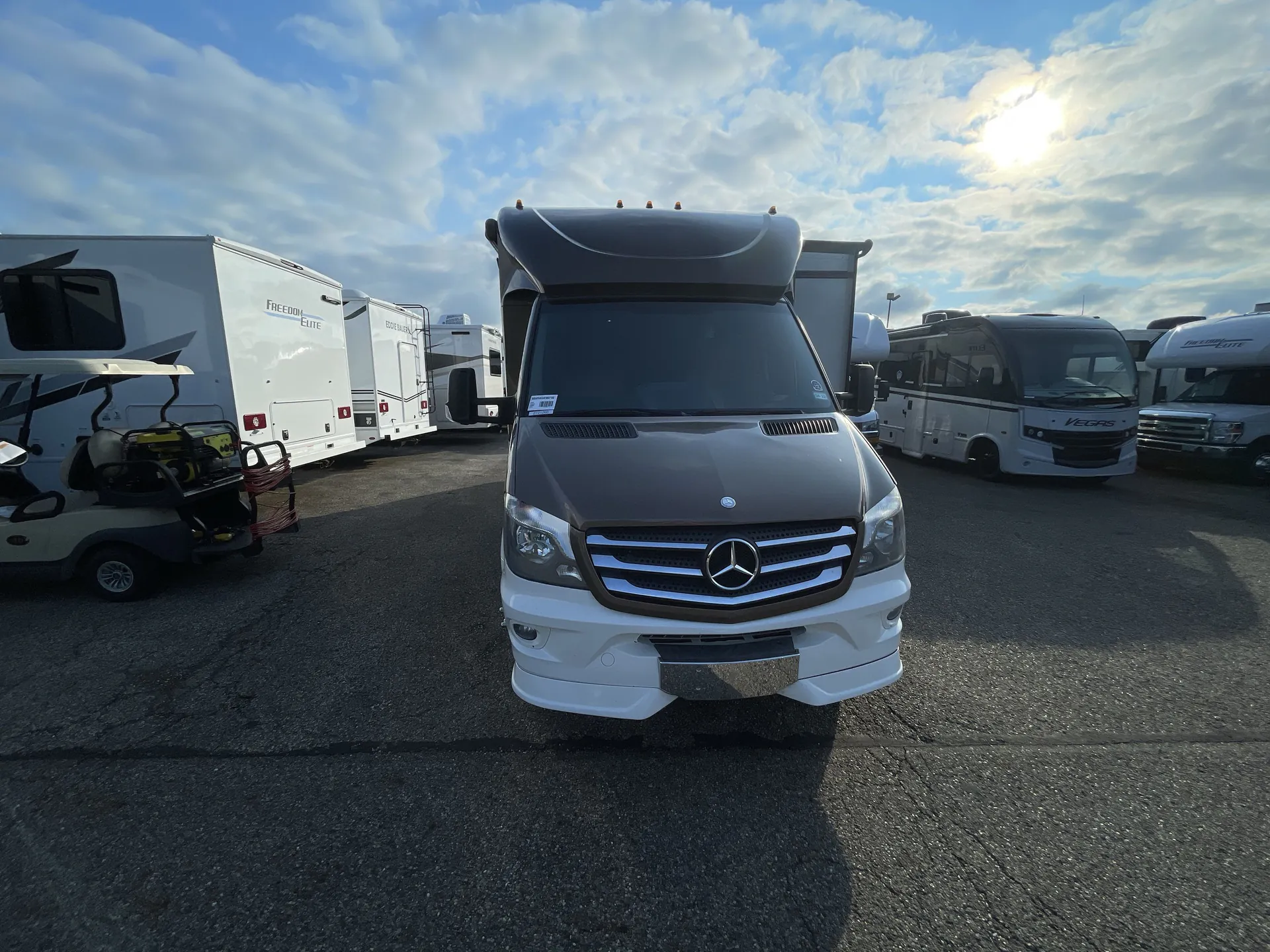 2015 Renegade RV Villagio 25TBS dealer photo 4 from Camping World
