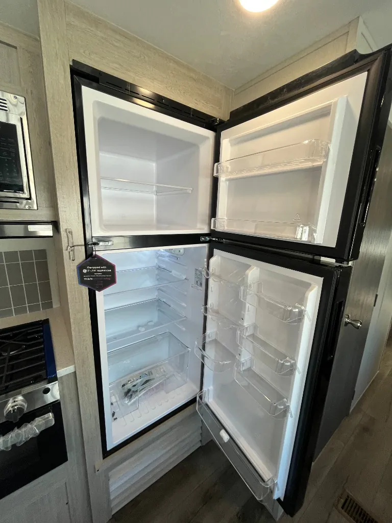 2026 Coachmen Catalina Legacy Edition 343BHTS (2 Queen Beds), Photos photo 25