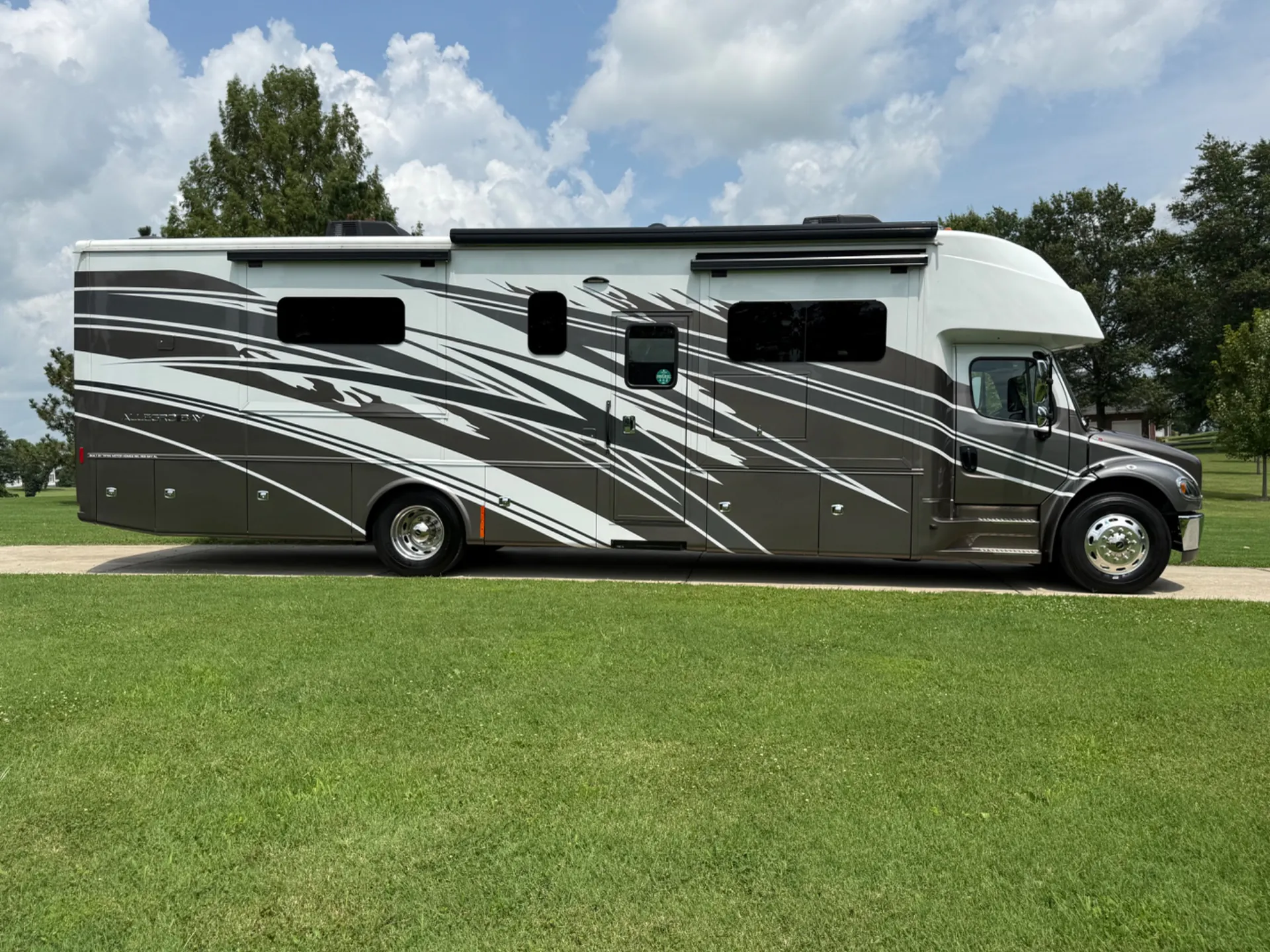 2025 Tiffin Allegro Bay 38 BB - Photo 3