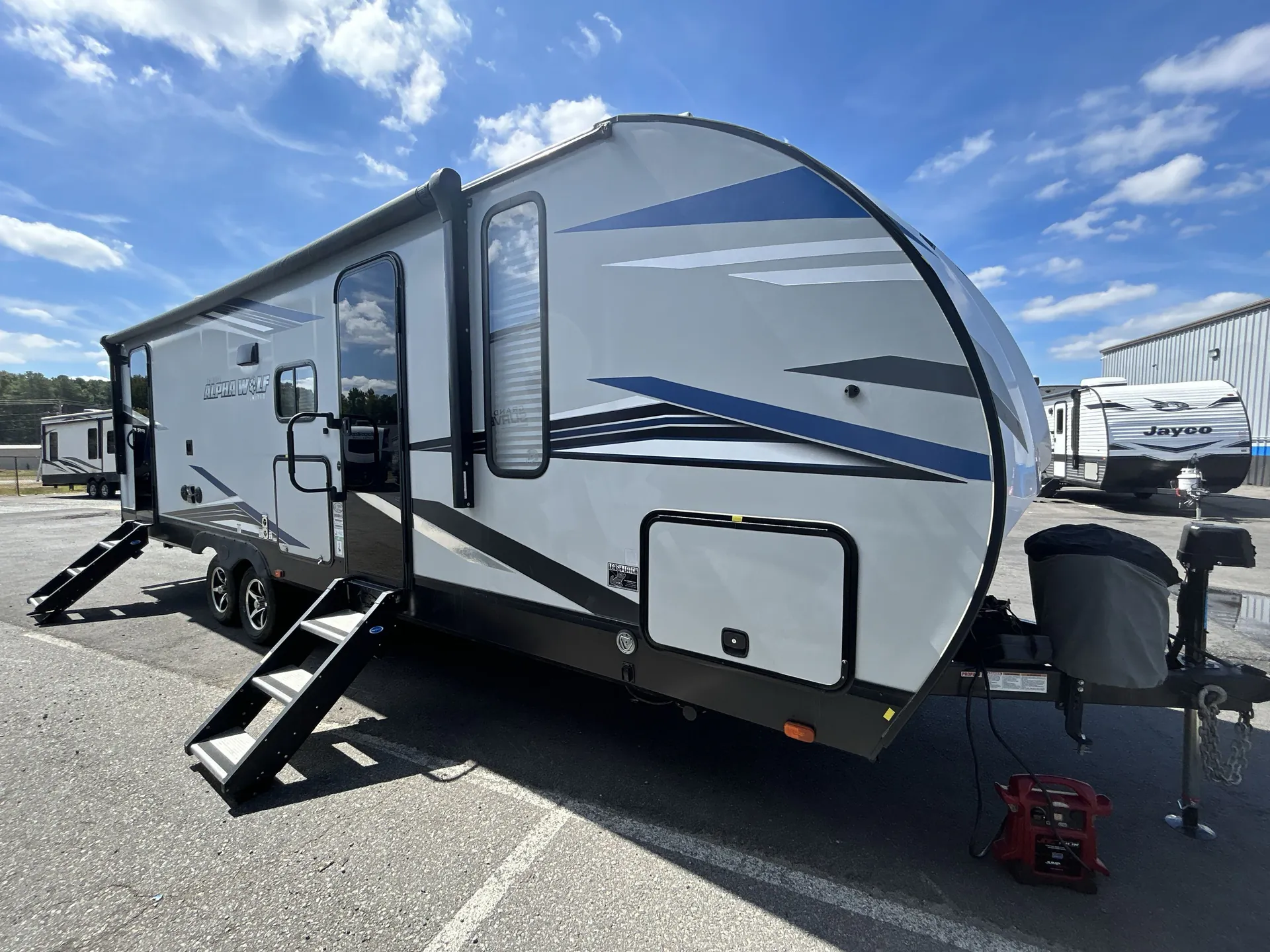 2021 Forest River Cherokee Alpha Wolf 26DBH-L — campside