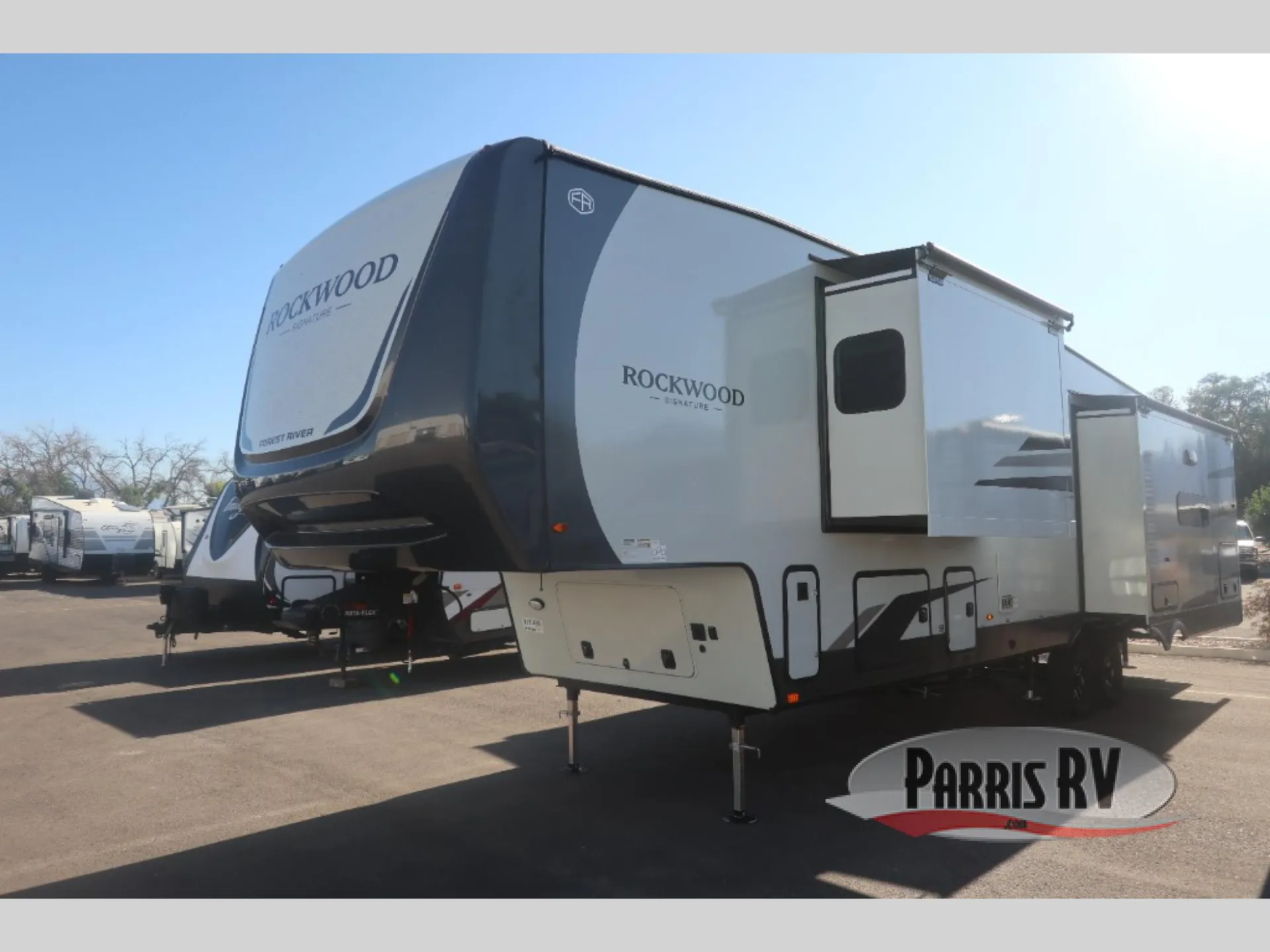 2026 Forest River Rockwood Signature 401SFB - Photo 4