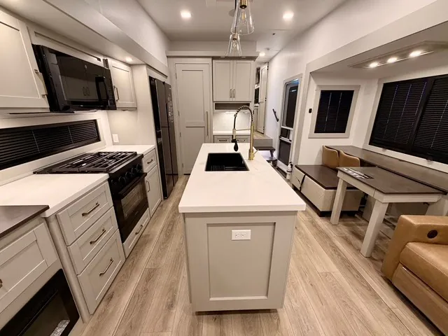 2026 Brinkley Model Z 3515, Photos photo 15