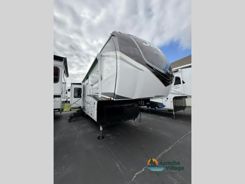 2026 Jayco Pinnacle 38KPTS - Photo 2