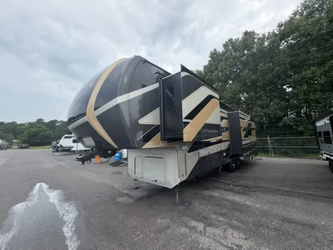2024 Keystone Alpine 3303CK - Photo 4