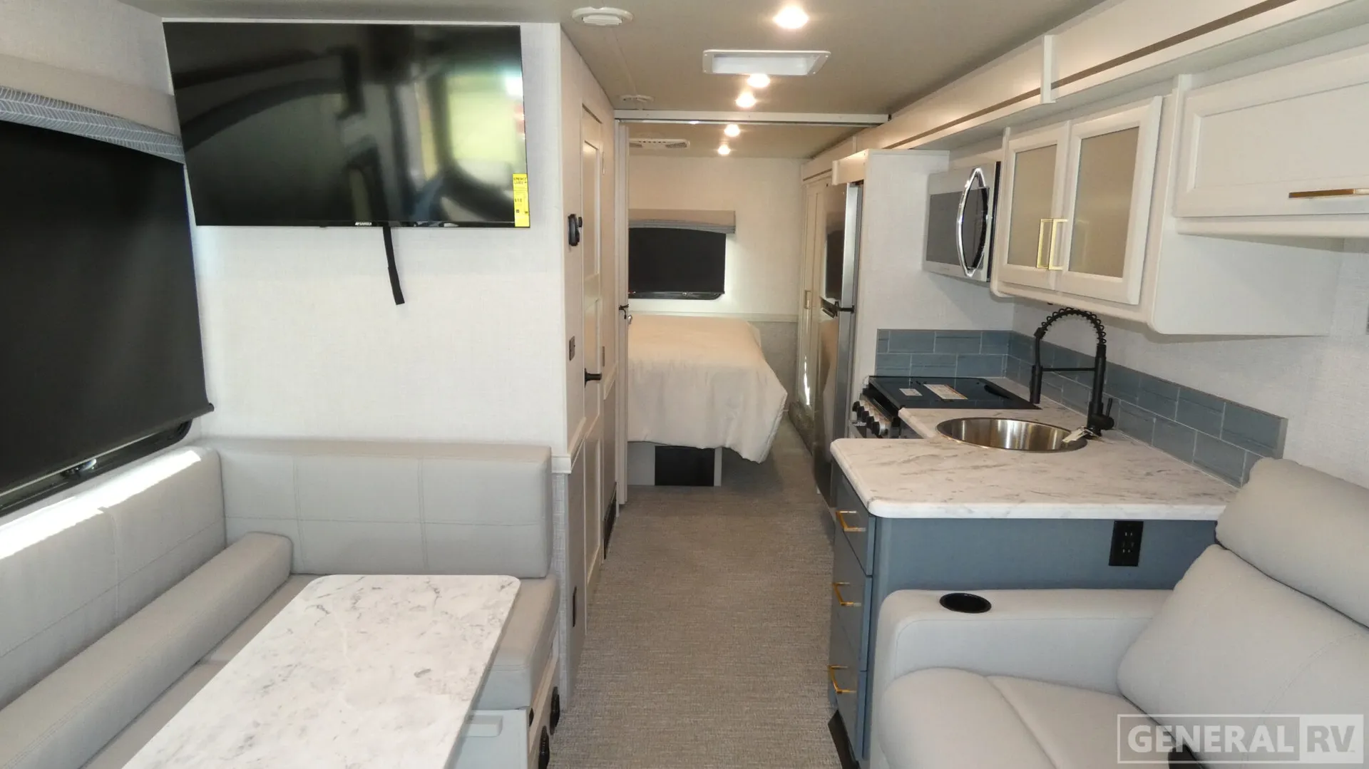 2026 Fleetwood Flair 29M - Photo 3