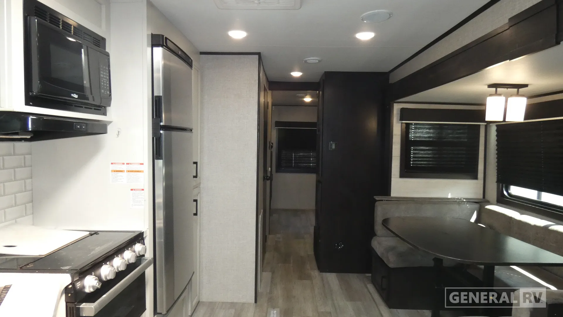 2022 Jayco Jay Flight 32BHDS - Photo 3