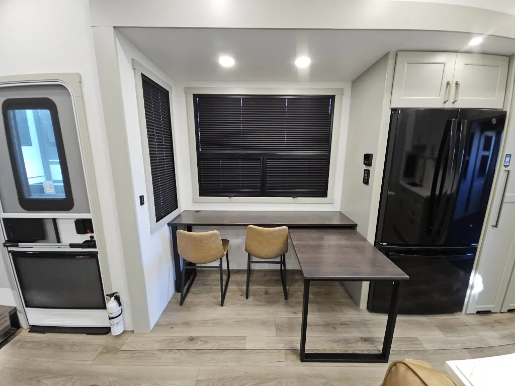 2026 Brinkley Model G 3950, Dining area photo 2