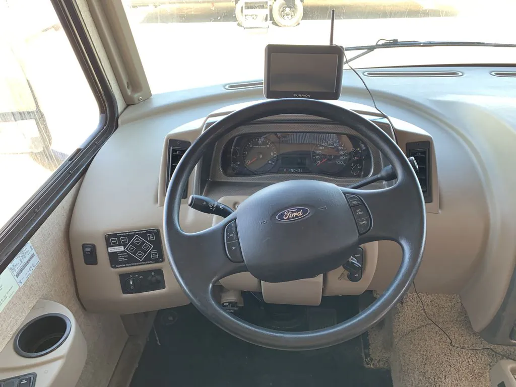 2017 Winnebago Sunstar 31KE - Photo 3