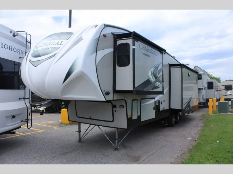 2018 Coachmen Chaparral 336TSI - Photo 2