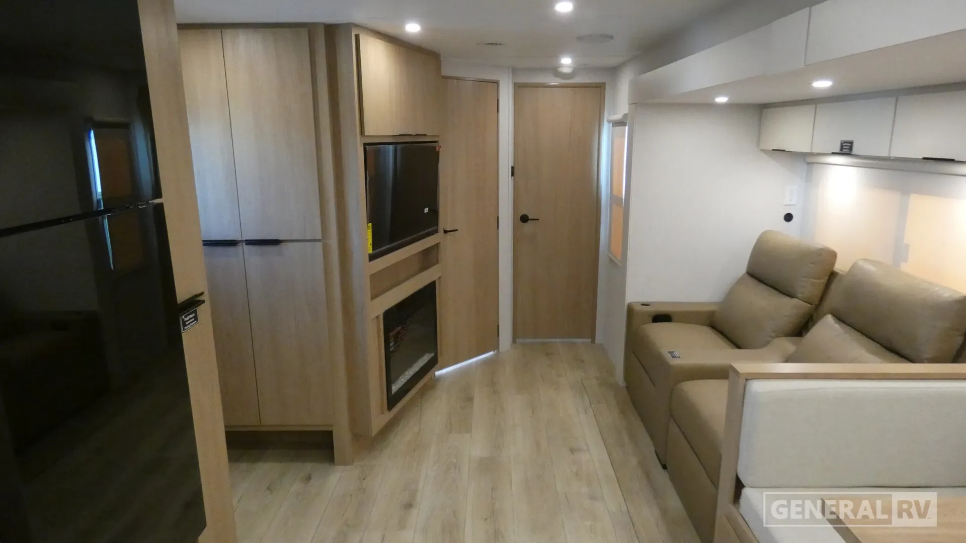 2026 Winnebago Thrive 26FKD - Photo 3