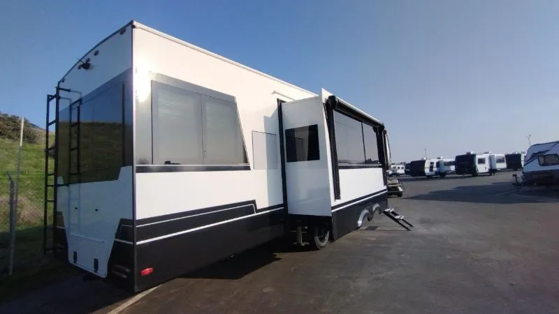 2026 Brinkley Model Z 3515, Photos photo 4