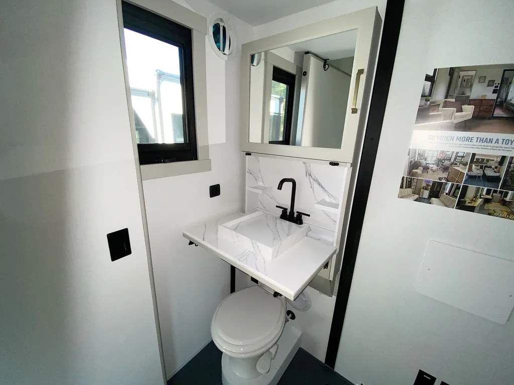 2026 Brinkley Model G 3950, Photos photo 28