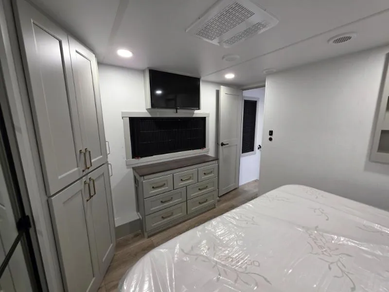 2026 Brinkley Model G 4100, Photos photo 23