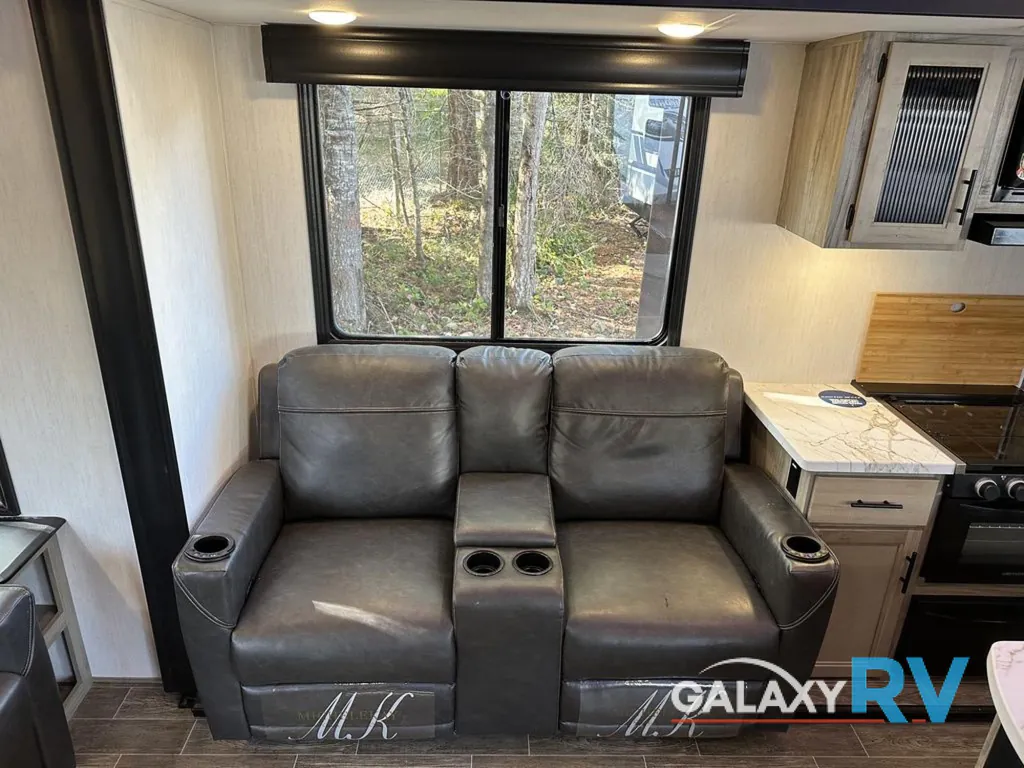 2022 Forest River Cherokee Arctic Wolf 3550 SUITE, Photos photo 16