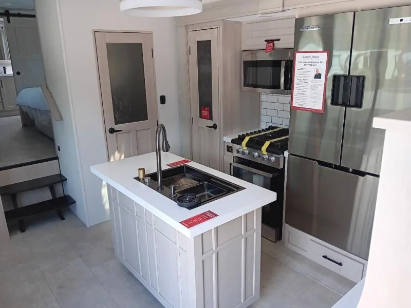 2026 Grand Design Solitude 380FL - Photo 4
