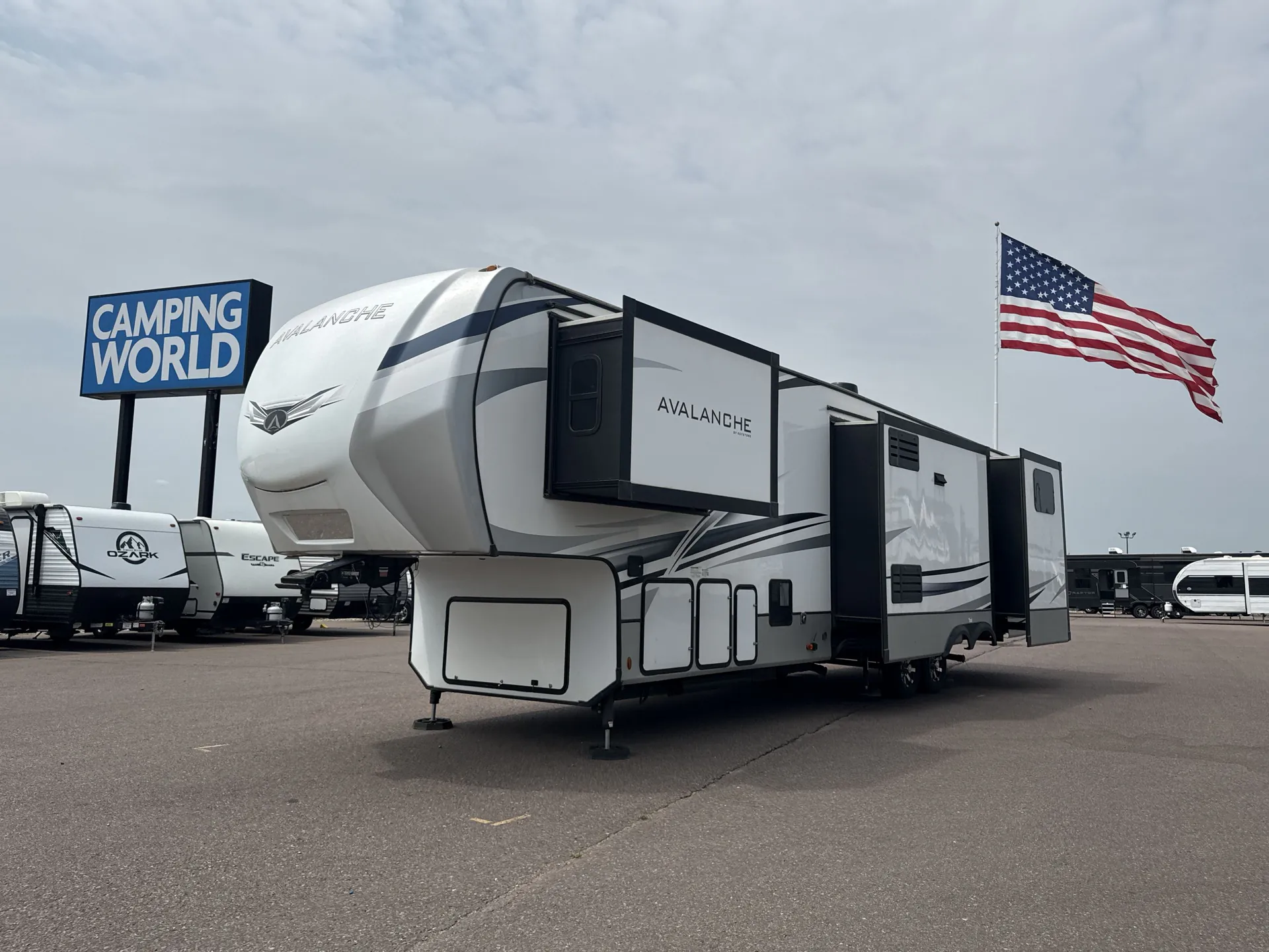 2022 Keystone Avalanche 378BH - Photo 2