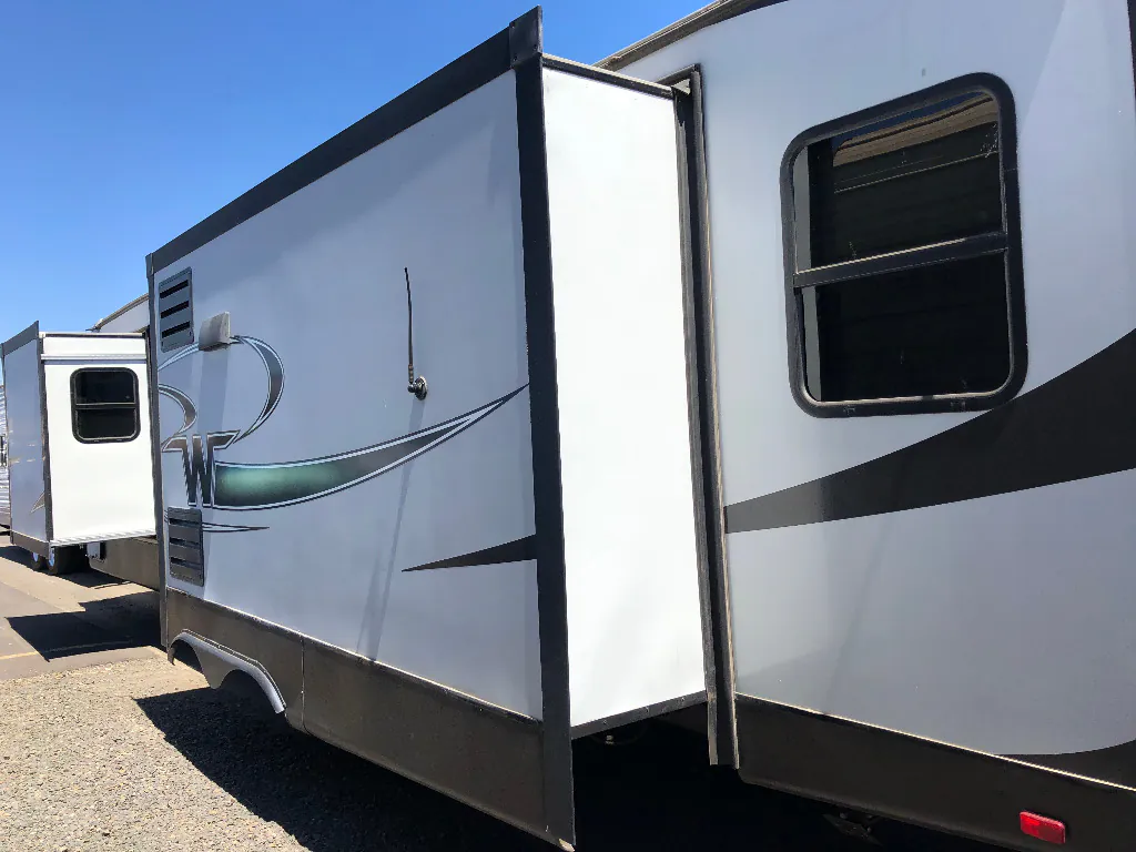 2018 Winnebago Industries Towables Minnie Plus 30RLSS - Photo 3