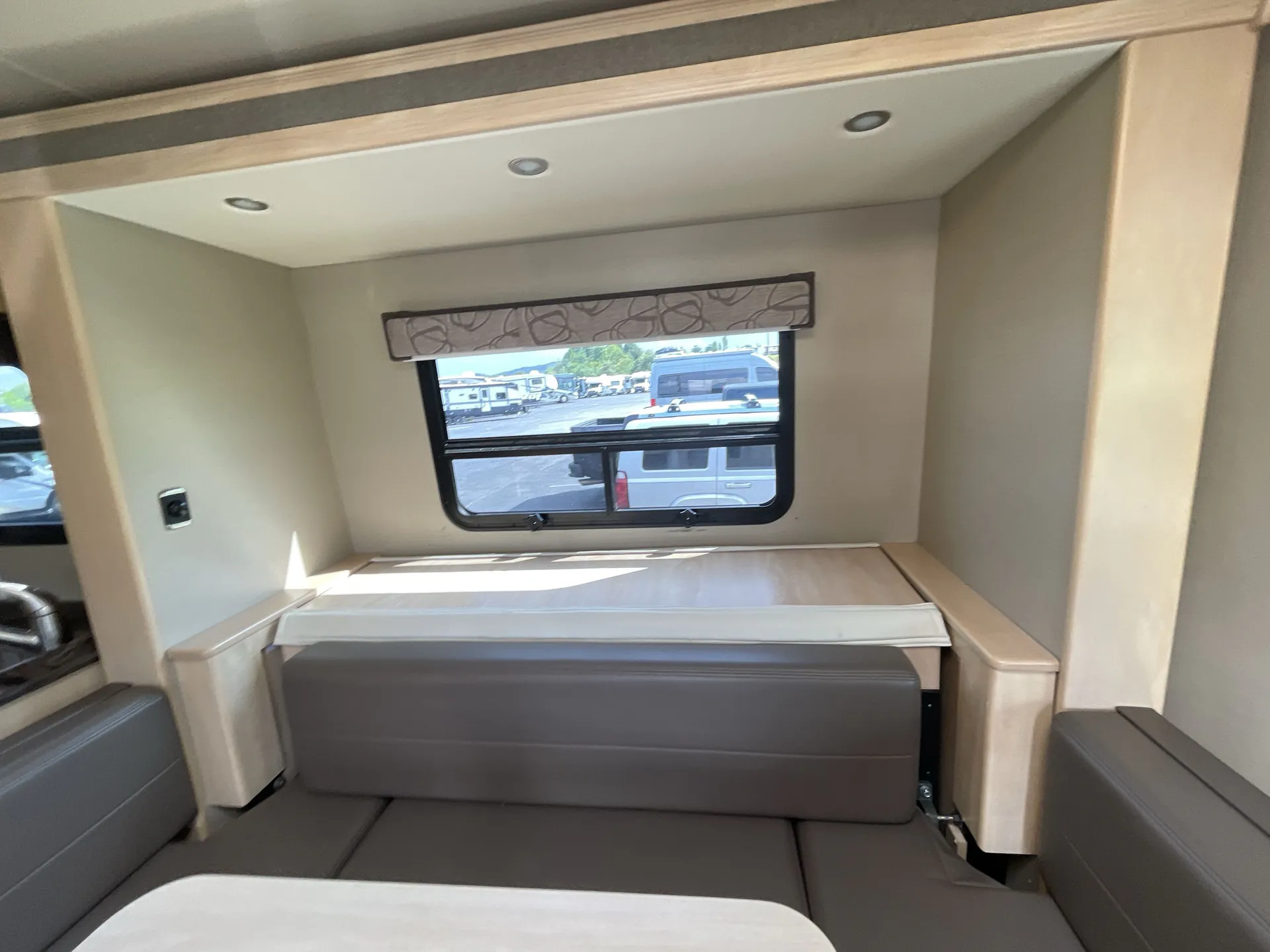 2014 Leisure Travel Unity U24MB — living area main