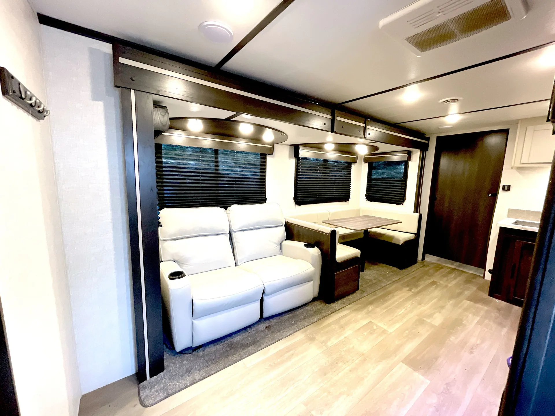 2021 CrossRoads Cruiser Aire CR27RBS — living area main