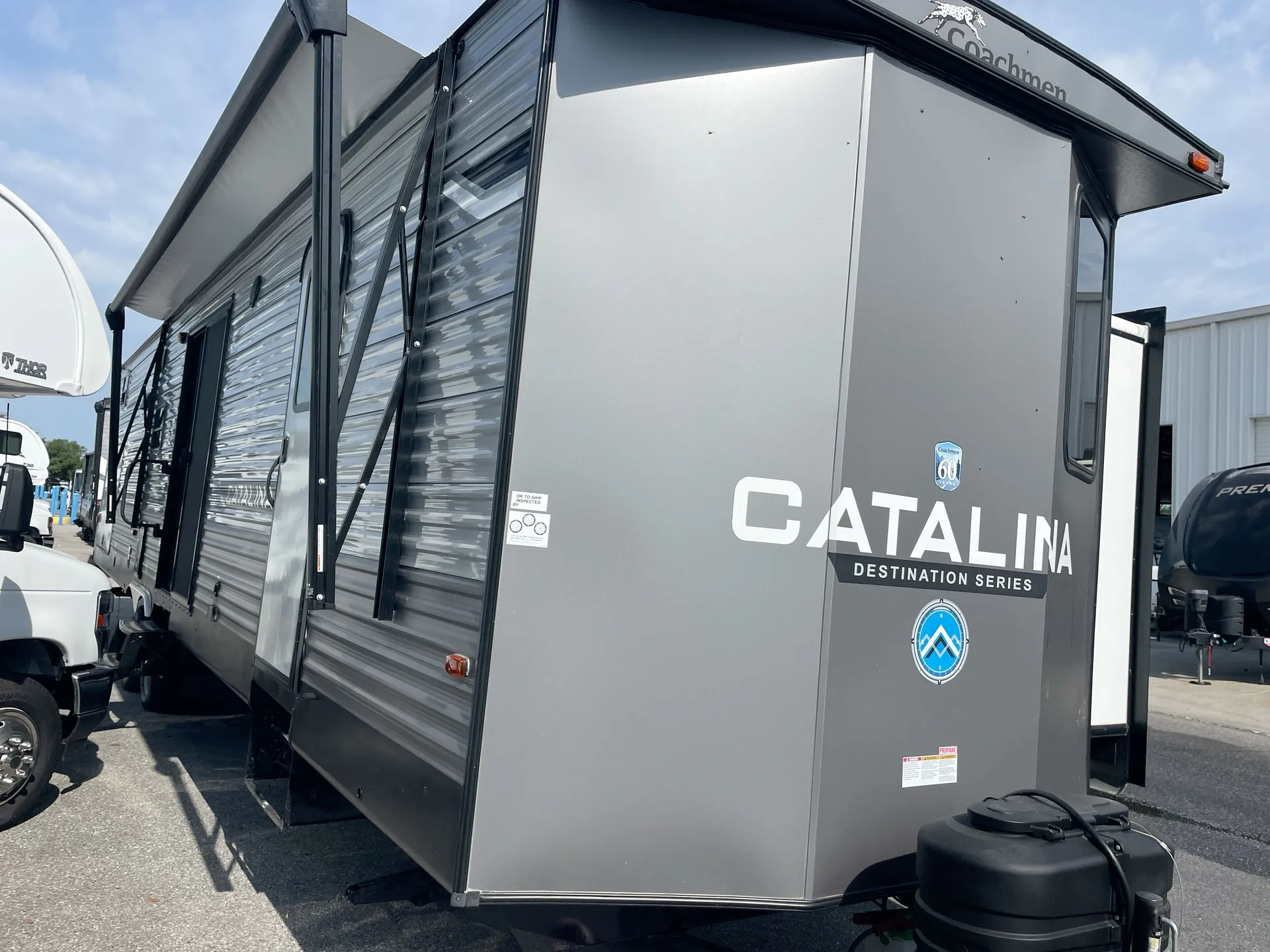 2024 Coachmen Catalina Destination 40BHTS2Q - Photo 2
