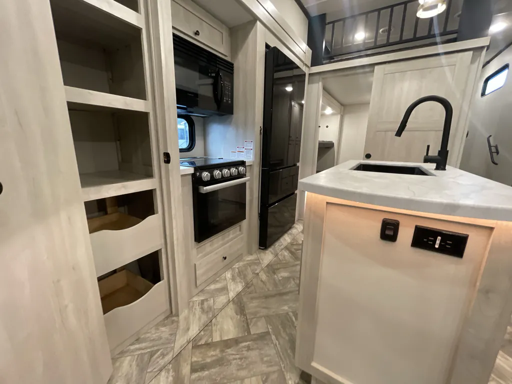 2023 Forest River Wildcat 369MBL, Photos photo 15