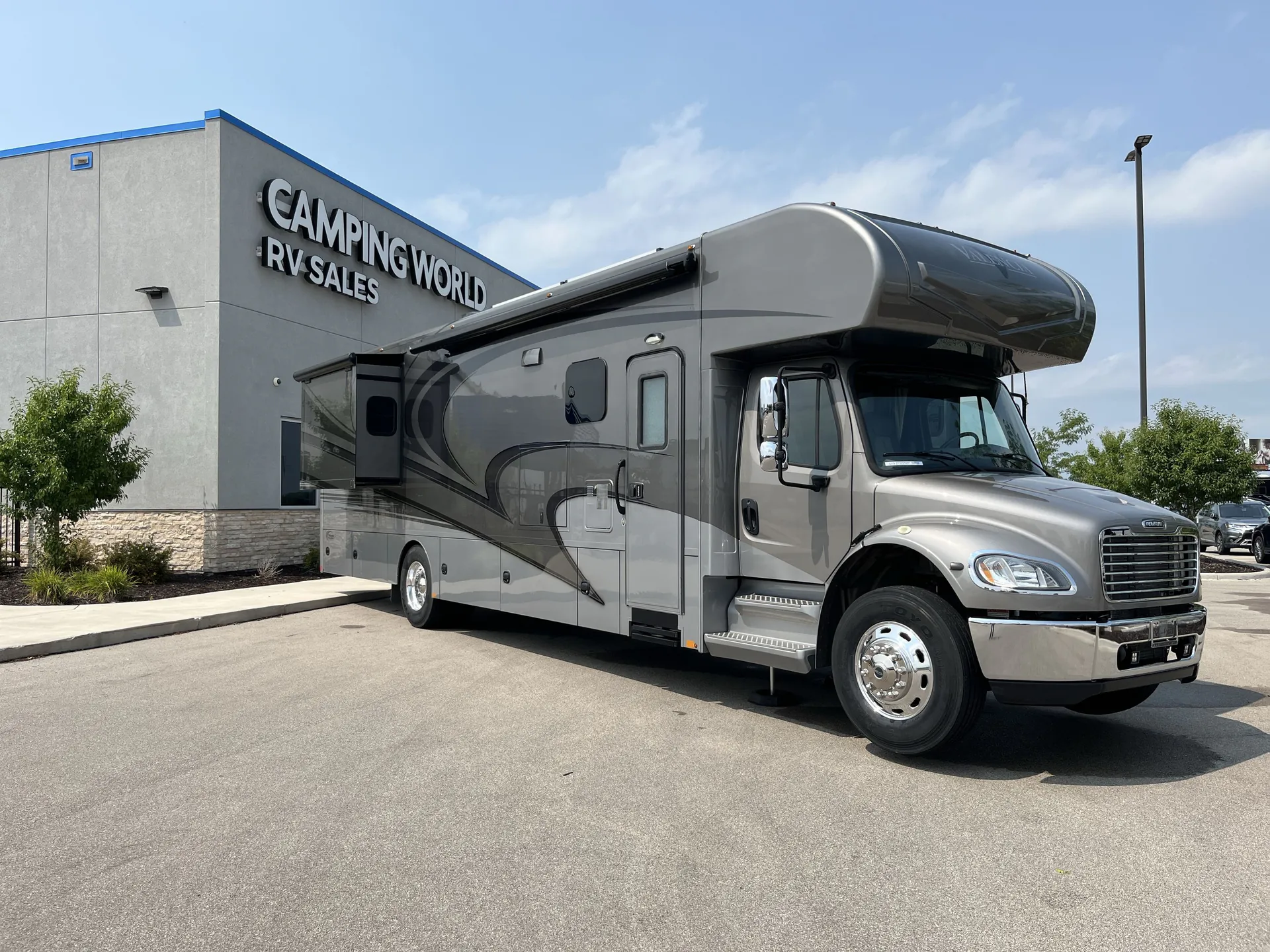 2019 Renegade RV Valencia 38RW - Photo 2