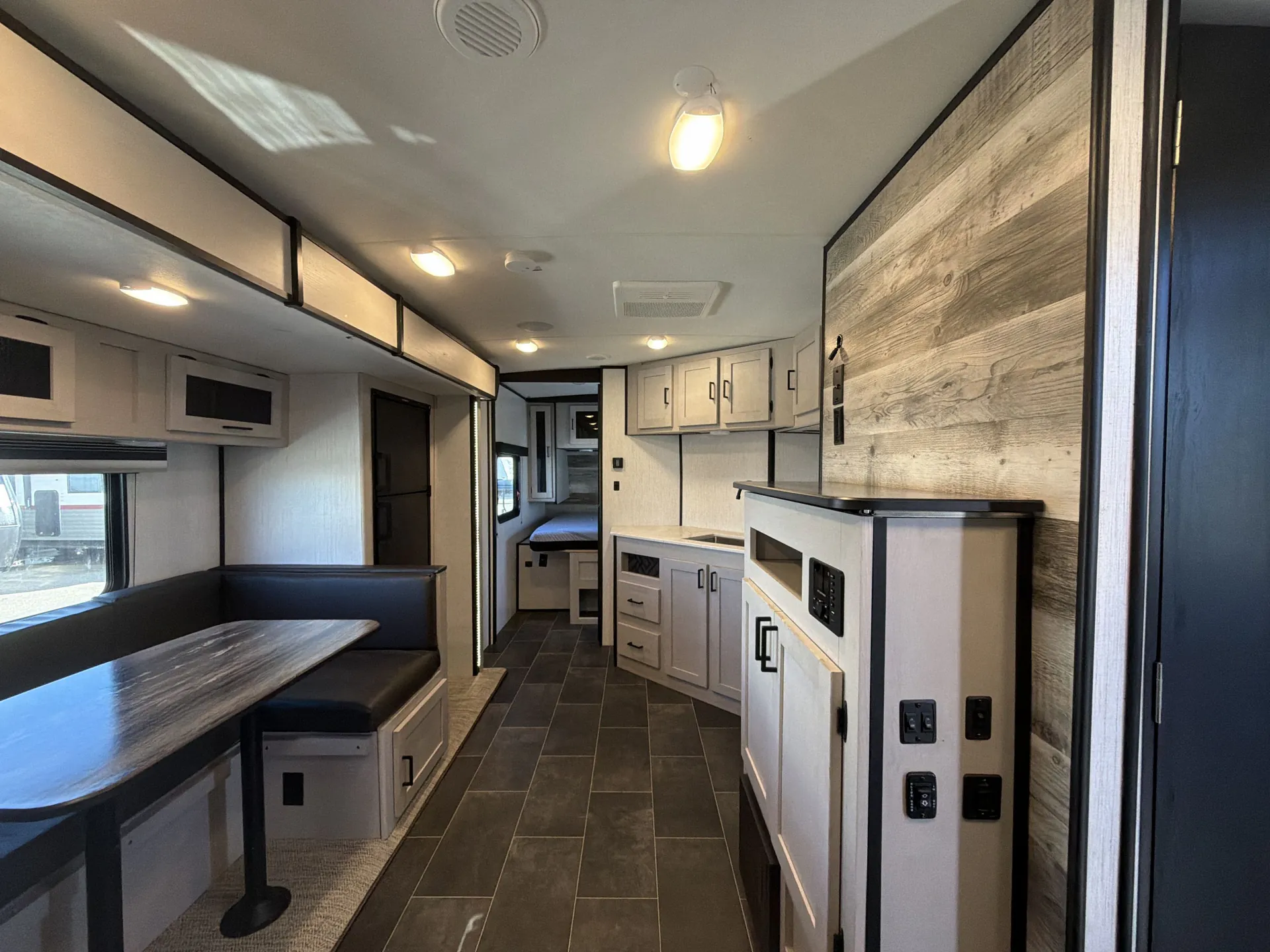 2022 Heartland Mallard M251BH — inverter