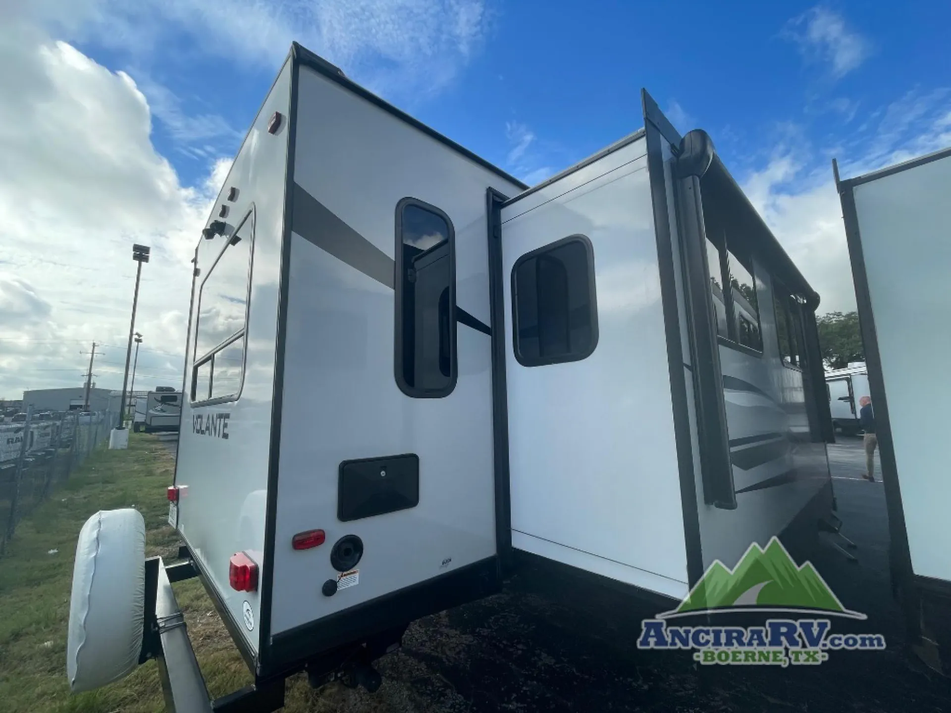 2021 CrossRoads Volante 34RE - Photo 3