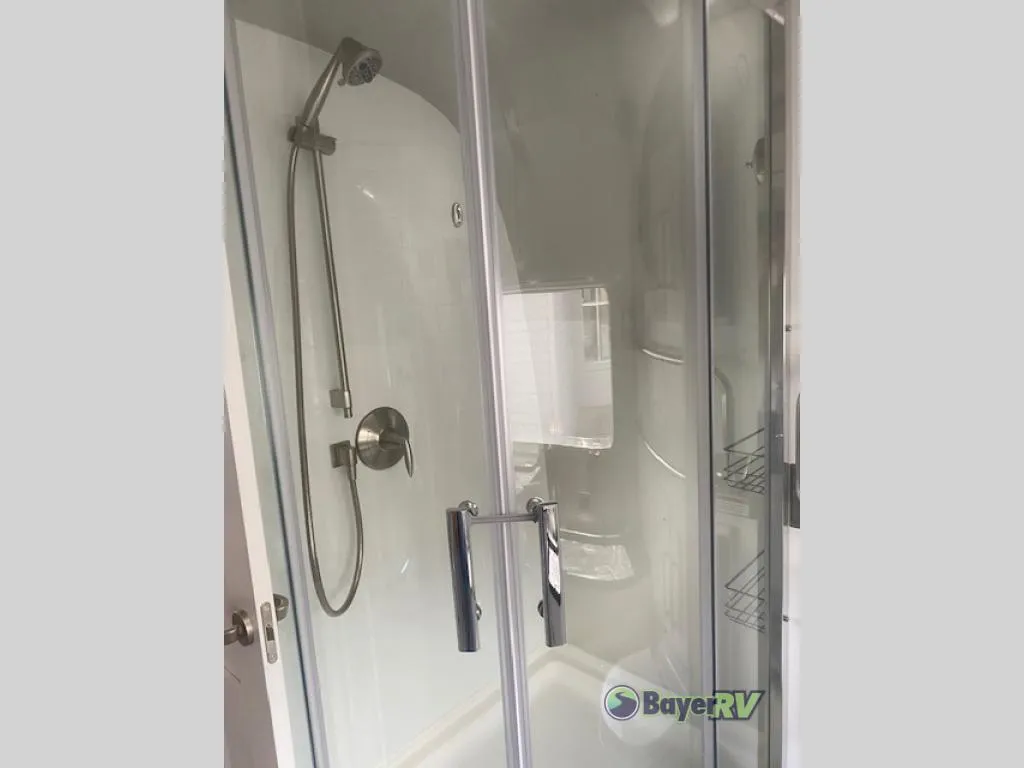 2023 Airstream Classic 33FB - Photo 3