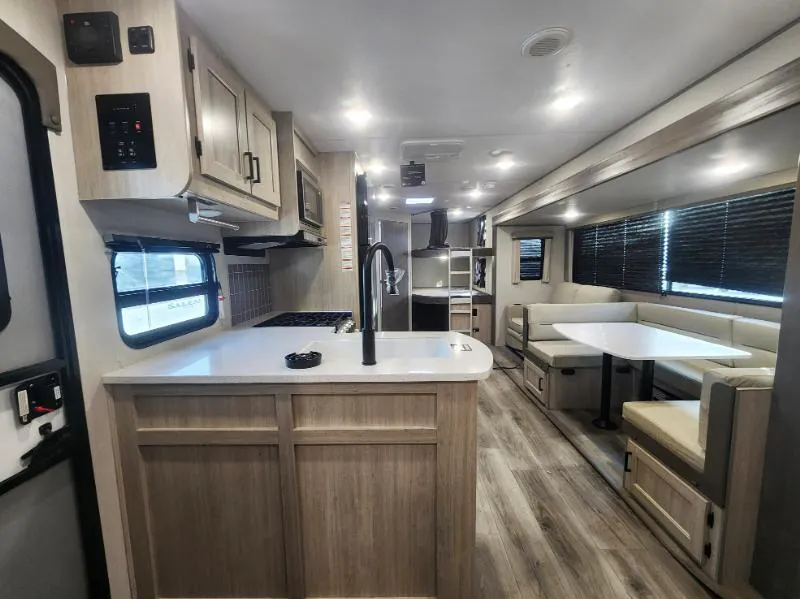 2026 Coachmen Catalina Legacy Edition 273DBHCK, Photos photo 4