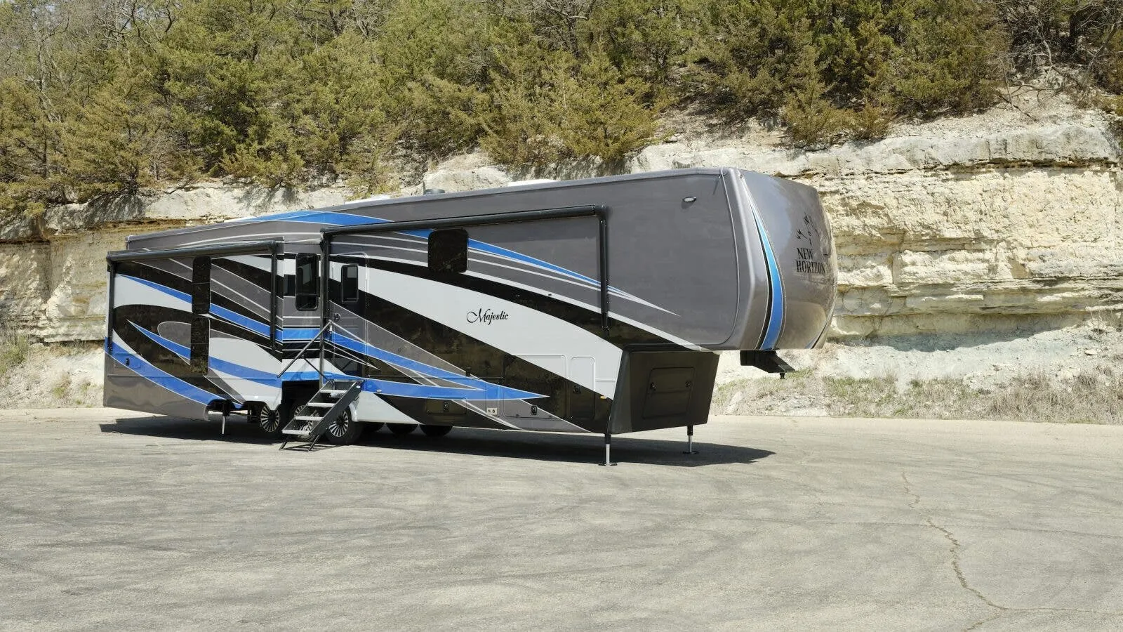 Majestic M42RKFB3S exterior