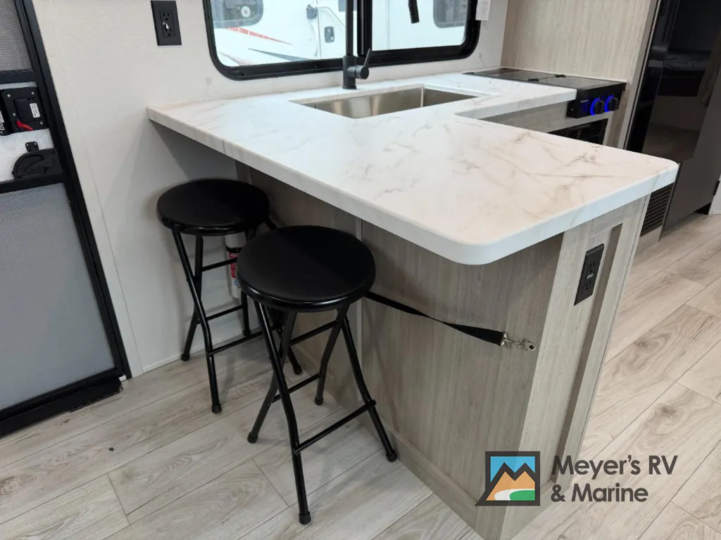 2027 East to West Della Terra 280BH, Photos photo 15