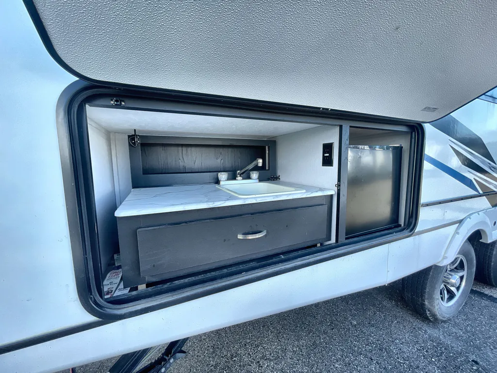 2023 Coachmen Freedom Express Ultra Lite 274RKS, Photos photo 21